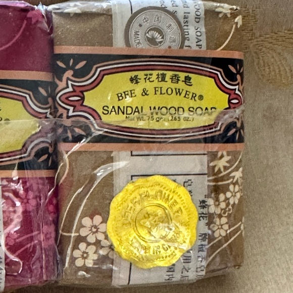 Bee & Flower 4 Pack Ginseng / Jasmine / Rose / Sandalwood Soaps. - Picture 5 of 7